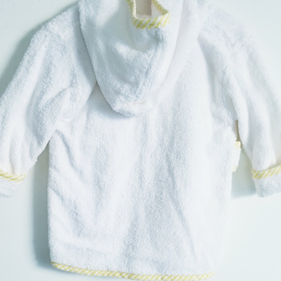 3/$25 Nuby Yellow Duck Embroidered White Towel Baby Robe Size 0-9M - Picture 7 of 10
